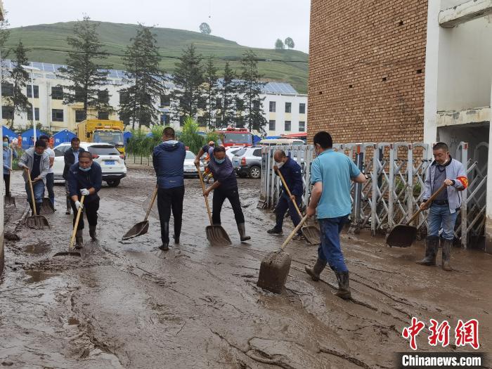 青海大通青山洪灾现场见闻:多方力量驰援受灾民众从容应对